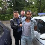 Și-a înjunghiat fosta prietenă la ieșirea unui bloc din Bacău. Agresorul a fost arestat preventiv pentru tentativă de omor