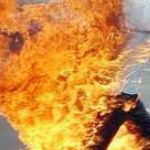 Un bărbat din Ploiești și-ar fi dat foc! Zona în care se afla, cuprinsă de incendiu!