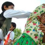 Fenomenul căsătoriilor între copii, greu de stopat în comunitatea rromilor din Dolj. Campanie de informare derulată în acest sens
