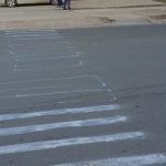 Tineri cercetați penal pentru că au desenat cu creta o trecere pentru pietoni pe o stradă din Ploiești