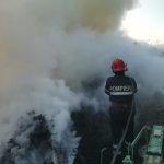 Incendiu devastator la Smârdioasa: 5 tone de baloți de paie au ars!