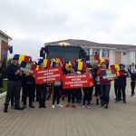 Peste 500 de copii vasluieni susțin România în această seară