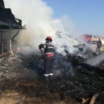 Incendiu puternic la Băleni. Intervin pompierii de la ISU Dâmbovița
