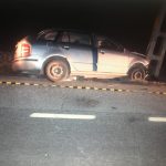 Un șofer băut a intrat cu mașina într-un stâlp pe marginea DJ 221