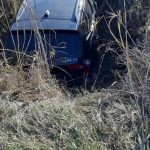 Autoturism intrat într-un șanț, într-o localitate din Bistrița-Năsăud ! Cinci persoane sunt implicate în accidentul rutier