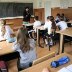 Aproape 1400 de burse pentru elevii din municipiul Suceava