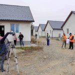FOTO: Primăria Bacău a început lucrările de canalizare pentru cele 36 de case construite de Habitat for Humanity România în cartierul Izvoare