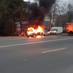 FOTO – VIDEO: Incendiu violent pe Calea Mărășești! O mașină s-a făcut scrum