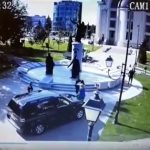 VIDEO: Băcăuan sancționat după ce a intrat cu mașina în Parcul Catedralei. “Decisiva” a luat-o de la camerele de supraveghere