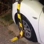 Unui polițist din Prahova i-au fost tăiate anvelopele mașinii drept răzbunare pentru că a întocmit un dosar penal!