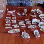Rețea de traficanți de droguri, destructurată la Suceava. Opt indivizi au fost arestați VIDEO