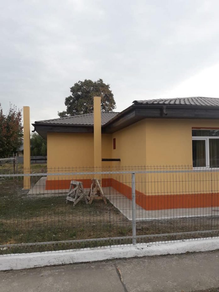 reabilitare a clădirii principale a Școlii Gimnaziale Movila Miresii, lucrări finanțate de la bugetul de stat prin Programul Național de Dezvoltare Locală conform contractului de finanțare încheiat cu MDRAP