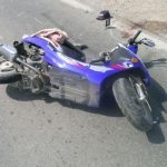 Un tânăr băut care se deplasa pe un moped a accidentat un pieton