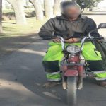 Beat criță pe moped, prins pe un drum din Agapia