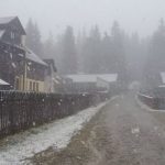 Informare meteorologică de vreme deosebit de rece și chiar ninsori în zonele montane. În Munții Rodnei fulguiește (VIDEO)