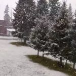 Video| Atenție, a venit iarna! În Bucegi ninge de ore bune. Meteorologii atenționează