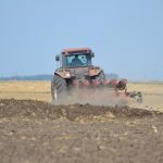 Doi din trei fermieri din Ialomița au fost autorizați la plățile agricole în avans