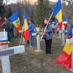 600 de oameni au sărbătorit Ziua Armatei Române în cimitirul de la Valea Uzului