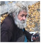 STRIGĂT MUT: un bătrân abandonat și bolnav, rătăcește pe străzile din Bârlad…