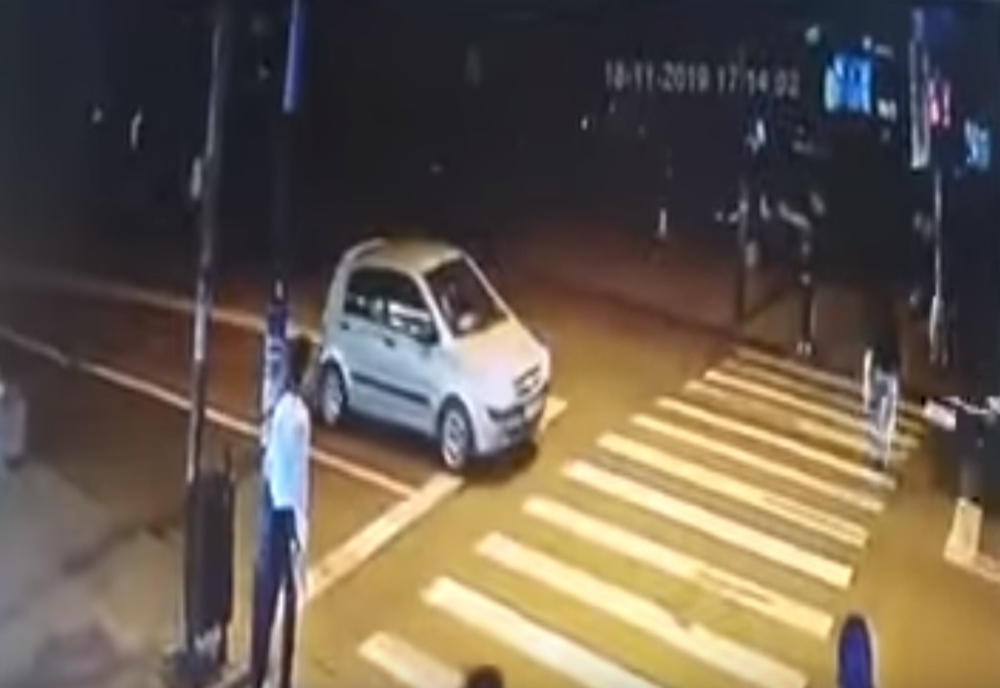 VIDEO: Atenție, imagini șocante! Bărbat spulberat pe zebră, în Bacău