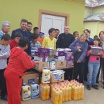 Sucuri și obiecte de igienă personală, donate de preoți bolnavilor de la Centrul de Reabilitare Țuicani