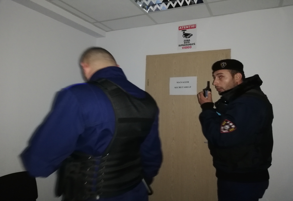 Protest la Spitalul de Urgenţă Craiova. Managerul s-a închis într-un birou păzit de bodyguarzi – VIDEO