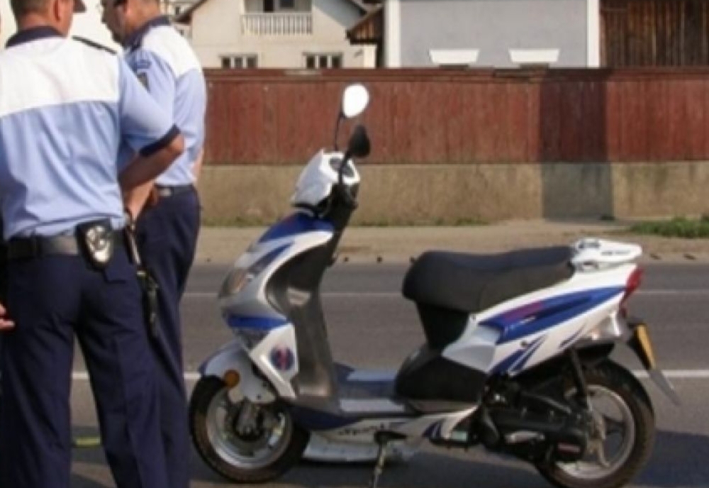 Moped răsturnat pe carosabil, la Bilciurești, în Dâmbovița. Două persoane rănite (posibil grav)