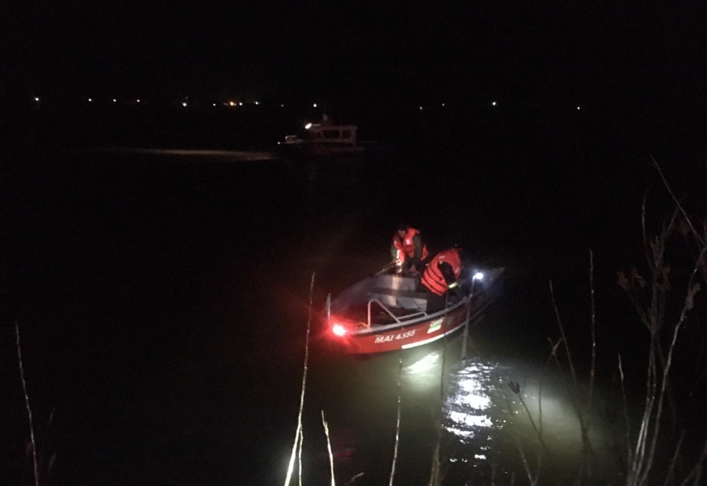 Mașină scufundată în Dunăre, șoferul e de negăsit