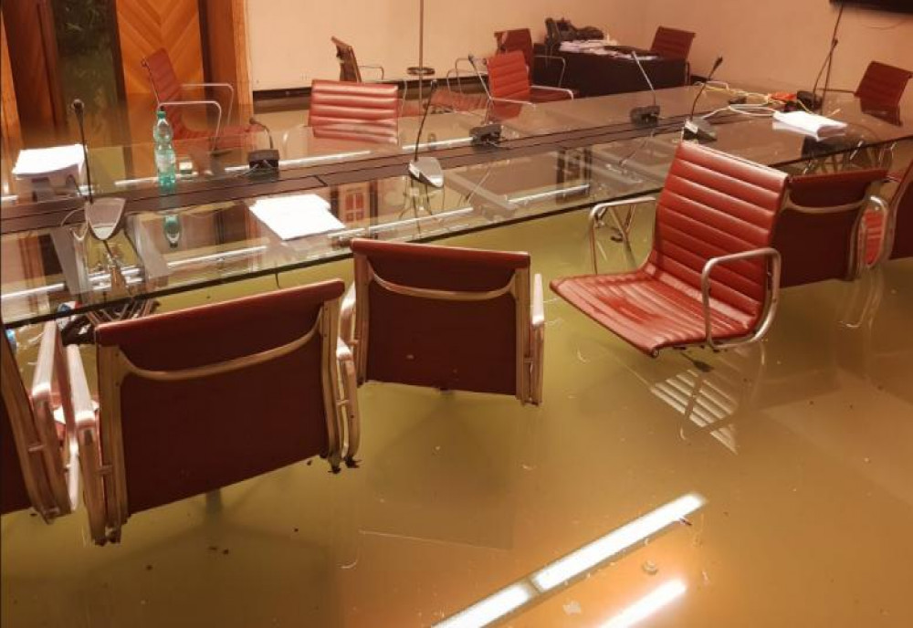 Consiliul Regional din Veneția, inundat imediat după ce a respins măsurile privind combaterea schimbării climatice