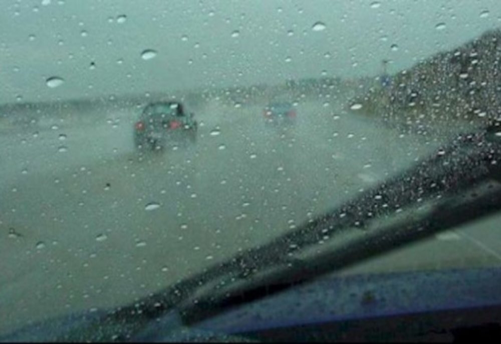 Plouă torențial pe Autostrada A2 București – Constanța. Pericol de acvaplanare
