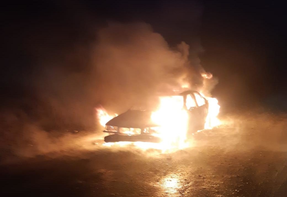 Un autoturism a ars ca o torţă, pe un drum din Olt – VIDEO