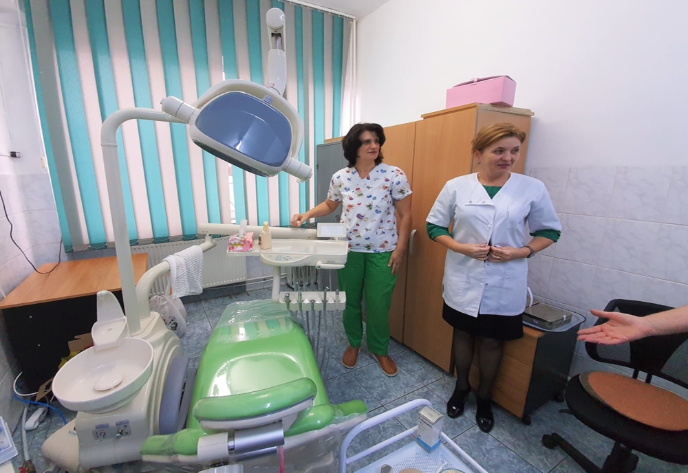 FOTO: Primăria Bacău cumpără scaune stomatologice noi pentru cabinetele școlare
