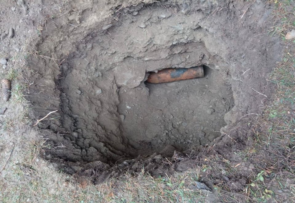 FOTO – VIDEO: Bombă de 50 de kilograme, găsită în albia pârâului Agăș!
