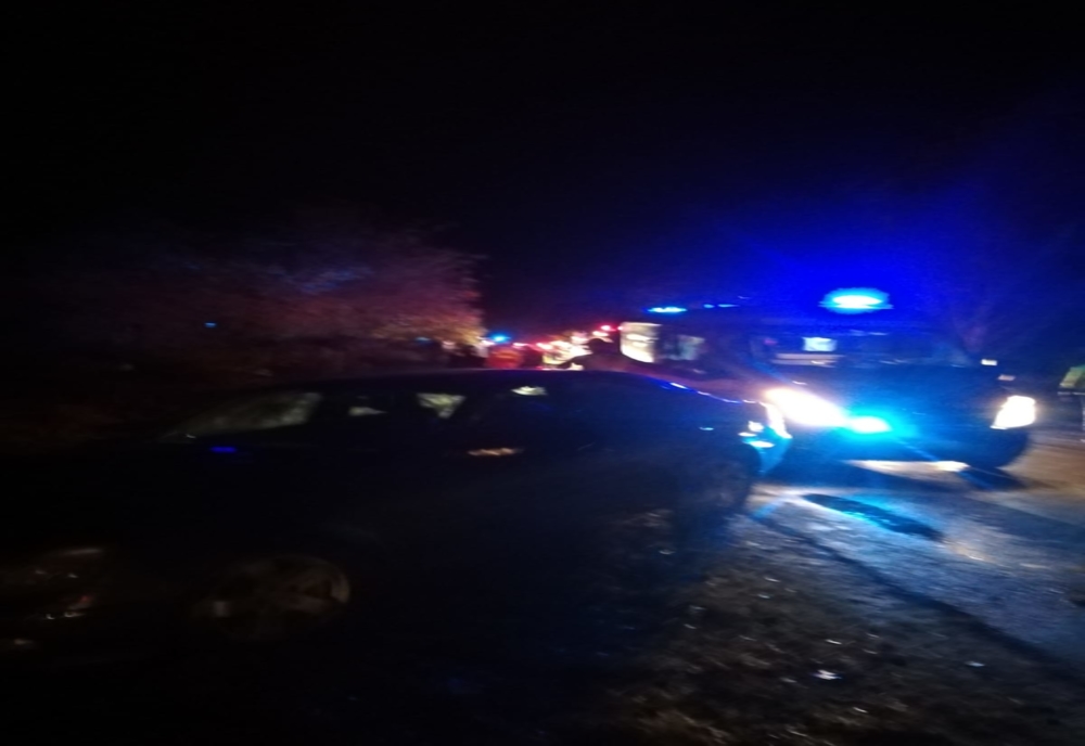 ARAD: AUDIO 2 persoane au ajuns la spital, după ce 2 mașini au ieșit de pe carosabil pe unul dintre cele mai degradate drumuri din Arad