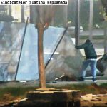 Vandalism în centrul Slatinei. Tineri filmaţi când distrug mobilierul urban