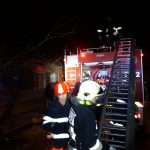 Incendiu puternic la Maciova, o butelie de gaz era în locație (4)