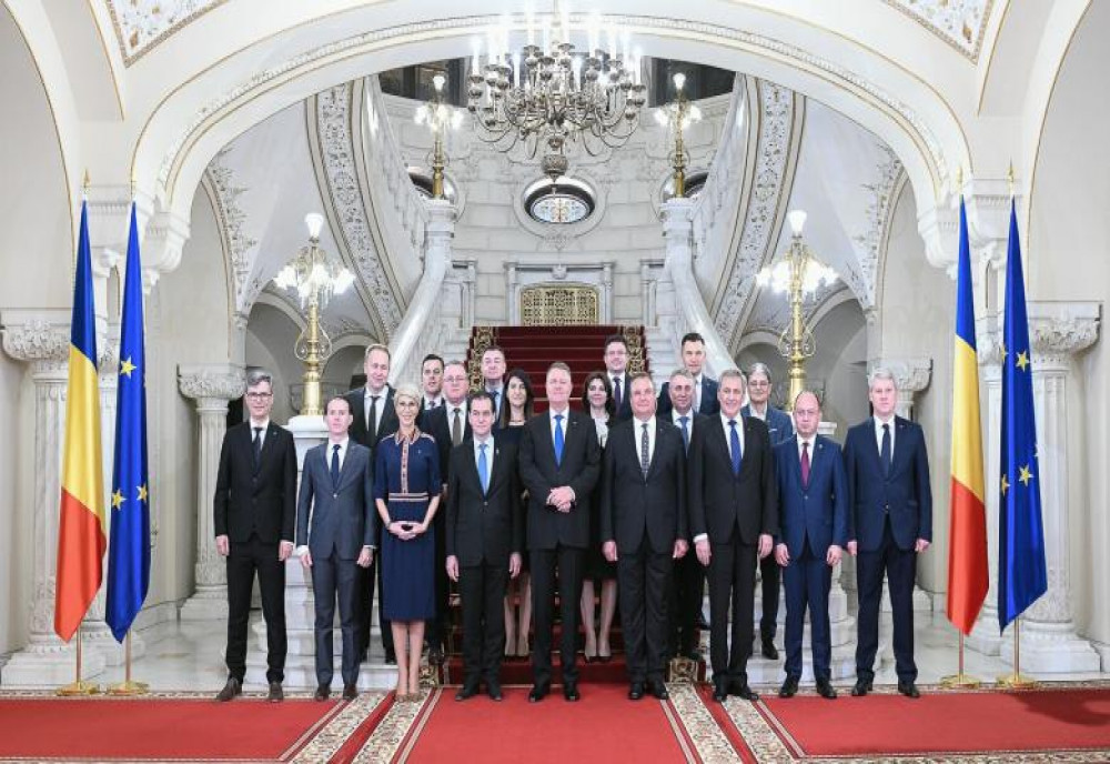 Klaus Iohannis participă la ceremoniile de preluare a mandatelor de ministru de către Aurescu, Vela, Ciucă şi Predoiu