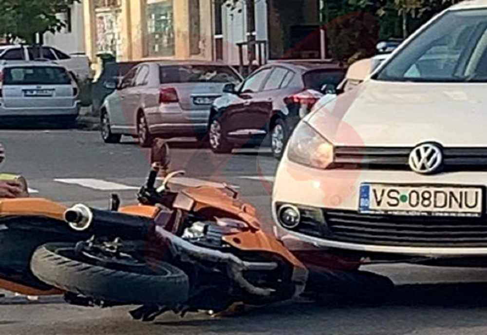 Motociclist implicat într-un accident în intersecția de la IRIS din Bârlad