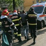 Incendiu la un apartament din Piatra-Neamț provocat de un tânăr care a vrut să se sinucidă (FOTO)