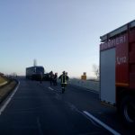 Trei persoane au fost rănite după ce o maşină s-a răsturnat pe raza localităţii Tureni