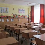 Un profesor dâmbovițean, din Brezoaele, este acuzat de o elevă că a încercat să o sărute