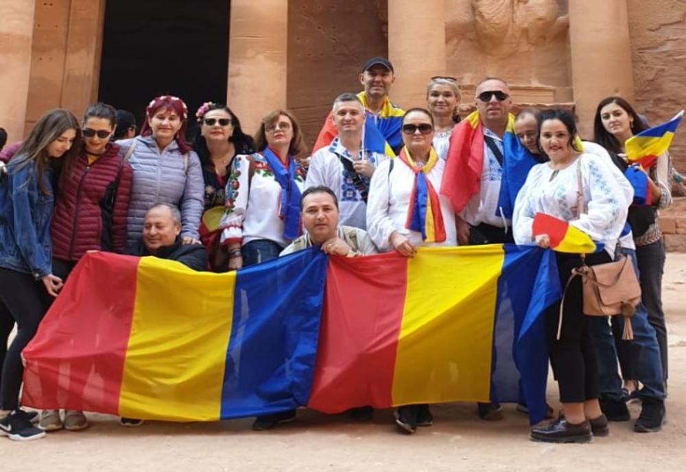 VIDEO/ FOTO Prahovenii au sărbătorit Ziua României şi la Petra în Iordania.