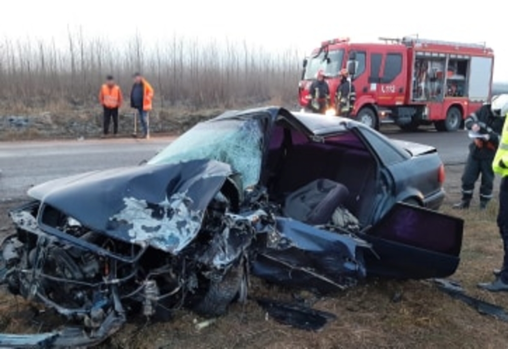Accident rutier grav între localitățile Dornești și Ratoș. Doi șoferi au rămas încarcerați FOTO