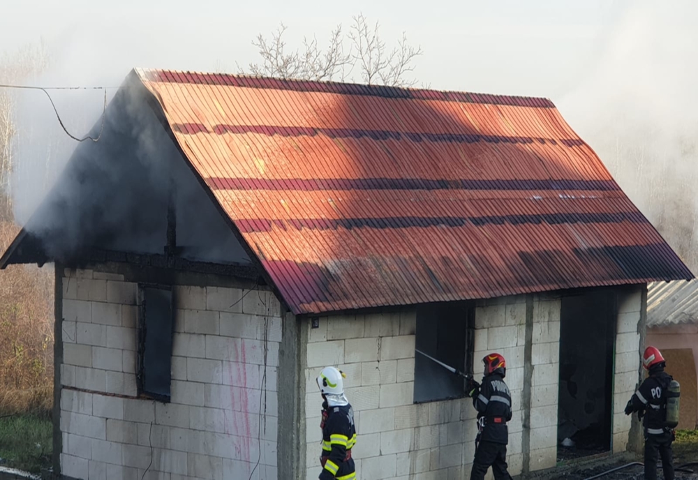 Olt: Locuinţă distrusă din cauza unui incendiu de la jarul din sobă – VIDEO