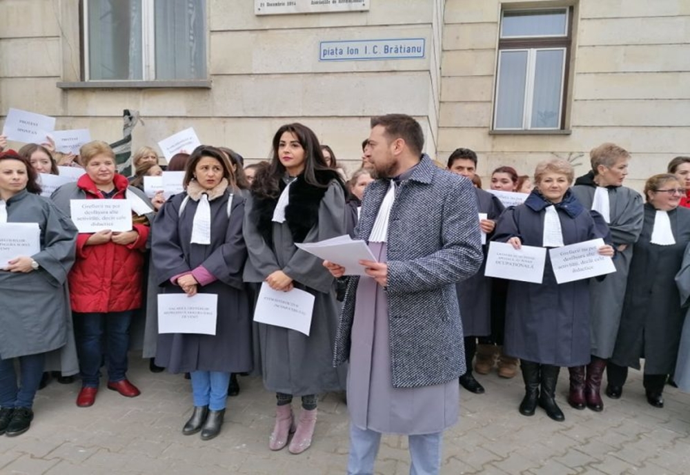Conducerea Curţii de Apel Alba Iulia îşi exprimă susţinerea faţă de protestul grefierilor din circumscripţia acesteia.
