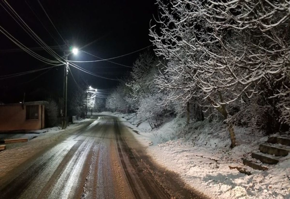 Cum se circulă pe drumurile din Moldova după prima zăpadă