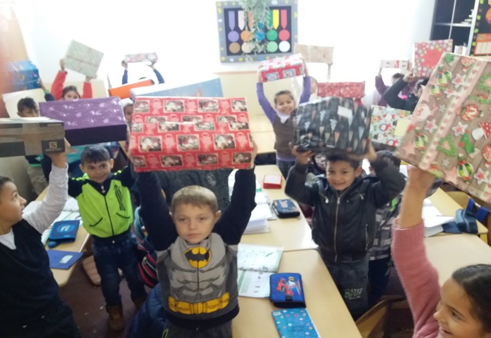 Sute cu cadouri de Moș Nicolae de la copiii germani au ajuns la copiii nevoiaşi din județul Satu Mare