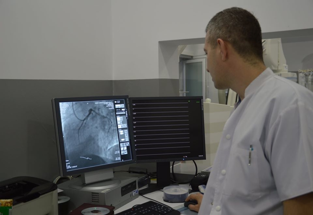 Peste 900 de intervenții efectuate cu ajutorul angiografului, la Spitalul Județean Satu Mare