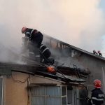 Incendiu violent pe strada Sirenei din municipiul Giurgiu. Pompierii intervin cu mai multe autospeciale