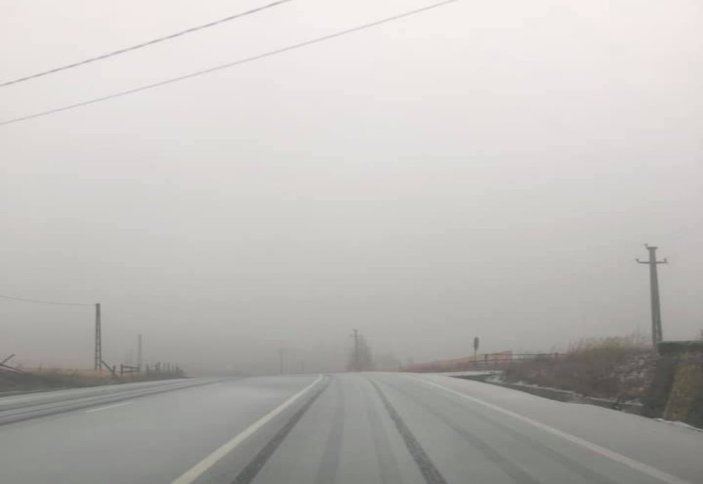Pe drumurile din Bistrița-Năsăud se circulă în condiții de iarnă! Peste 100 de utilaje au intrat în acțiune